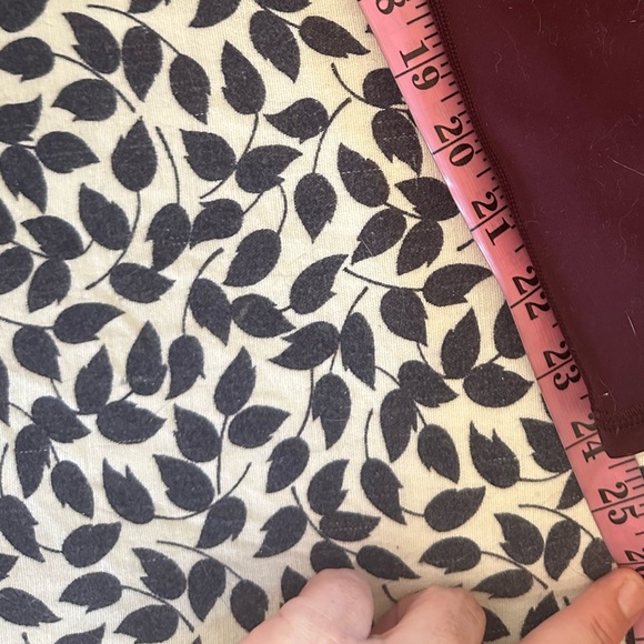 Vuori Dark Purple Performance Activewear Leggings With Back Zipper Pocket M/L? - Picture 12 of 12